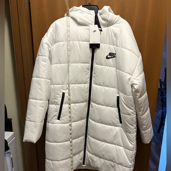 Nike Women's White Thermafit Jacket - Picture 1 of 10